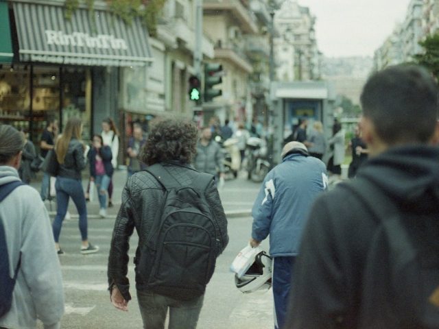 Περιπλανώμενοι στις εθελοντικές γωνιές της πόλης