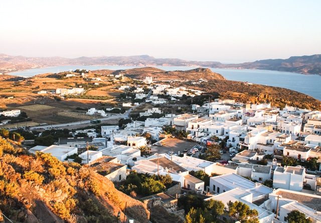 Μήλος: Eκεί που η περιπέτεια συναντά την ξεγνοιασιά