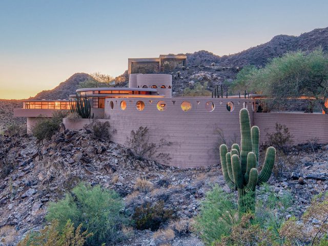 Frank Lloyd Wright's Norman Lykes House.Photos-Heritage Auctions