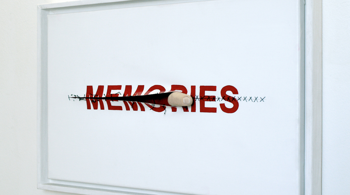 O Anatol Knotek και τα installations που παίζουν με τις λέξεις