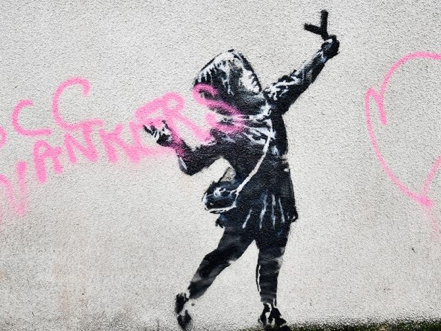 O Banksy τελικά χάρηκε που κάποιος βανδάλισε το νέο του mural