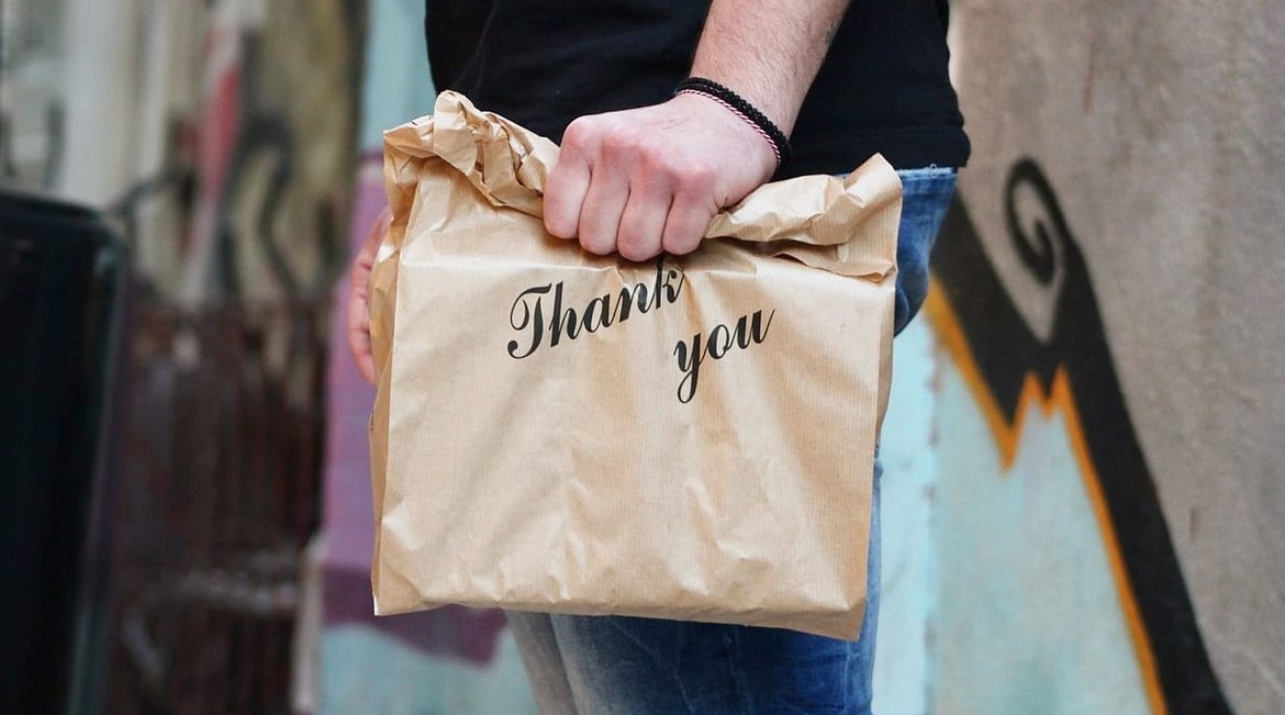 7 επιλογές delivery για καφέ ή φαγητό για τις ημέρες που θα μείνεις μέσα στο σπίτι