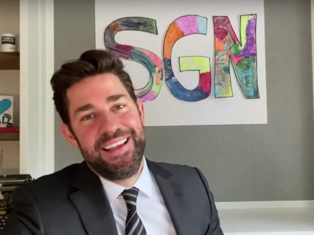 To Some Good News με τον John Krasinski είναι ό,τι καλύτερο μπορείς να δεις αυτό το διάστημα