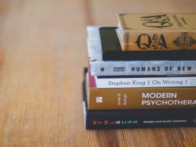 5 non-fiction βιβλία για να προσθέσεις στη βιβλιοθήκη σου