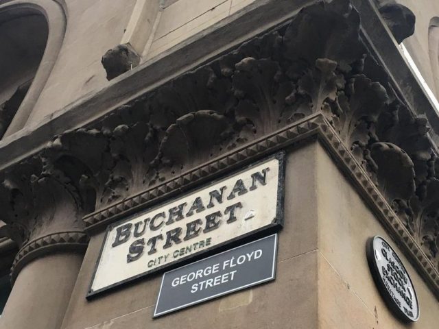 Οι δρόμοι στη Γλασκώβη μετονομάζονται από ακτιβιστές κατά του ρατσισμού