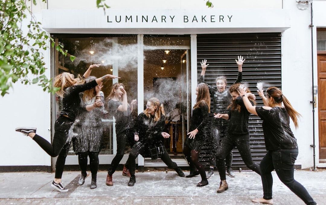 Στο Luminary bakery «πλάθουν» ζωές με προοπτική