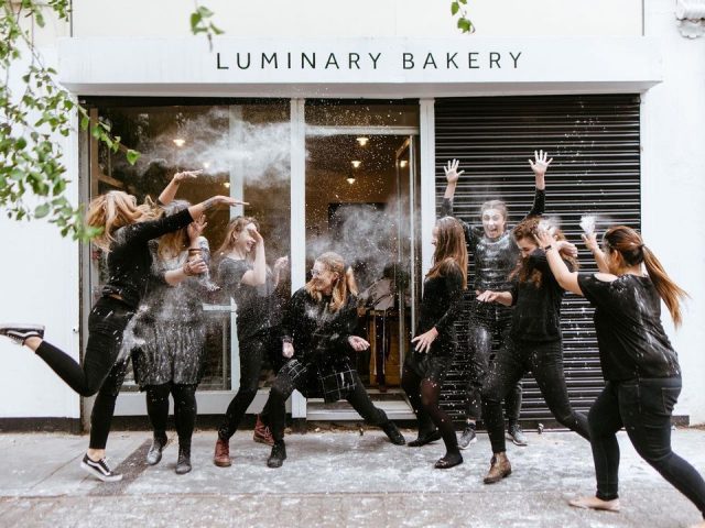 Στο Luminary bakery «πλάθουν» ζωές με προοπτική