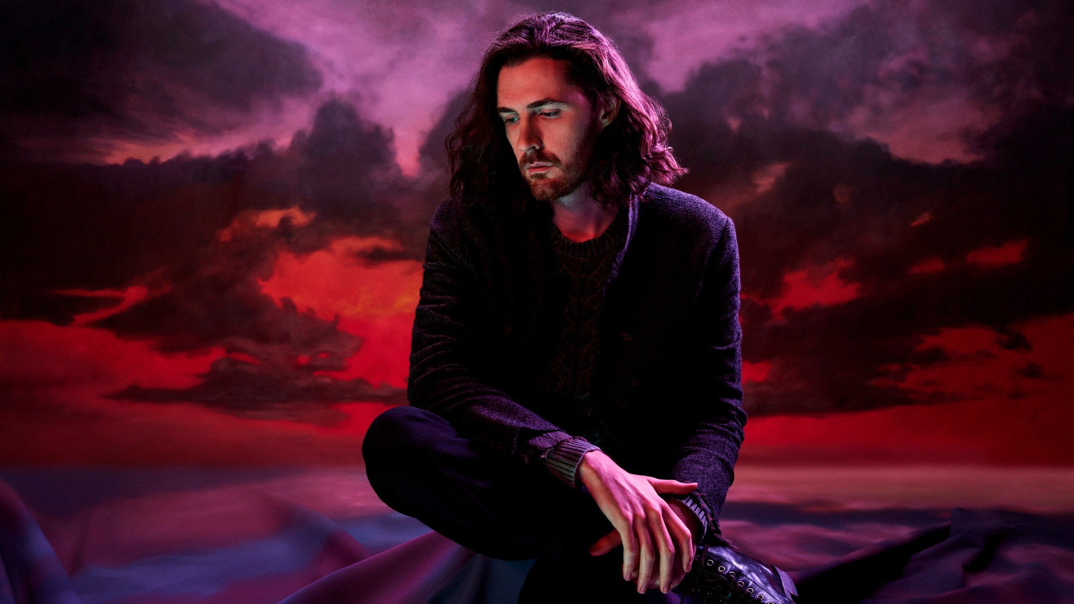 Το 'Unreal Unearth' του Hozier είναι ο καλύτερος επίλογος για το φετινό